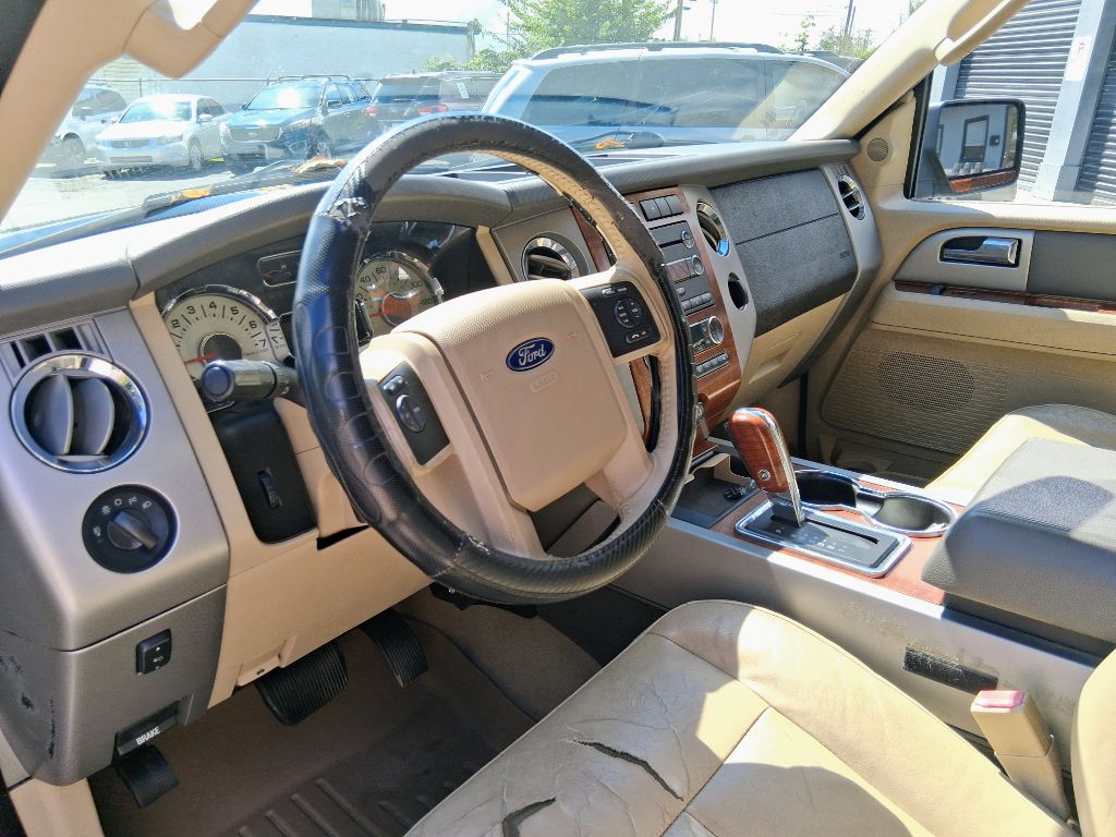 Additional photo of vehicle.