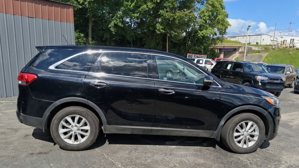 Additional photo of vehicle.