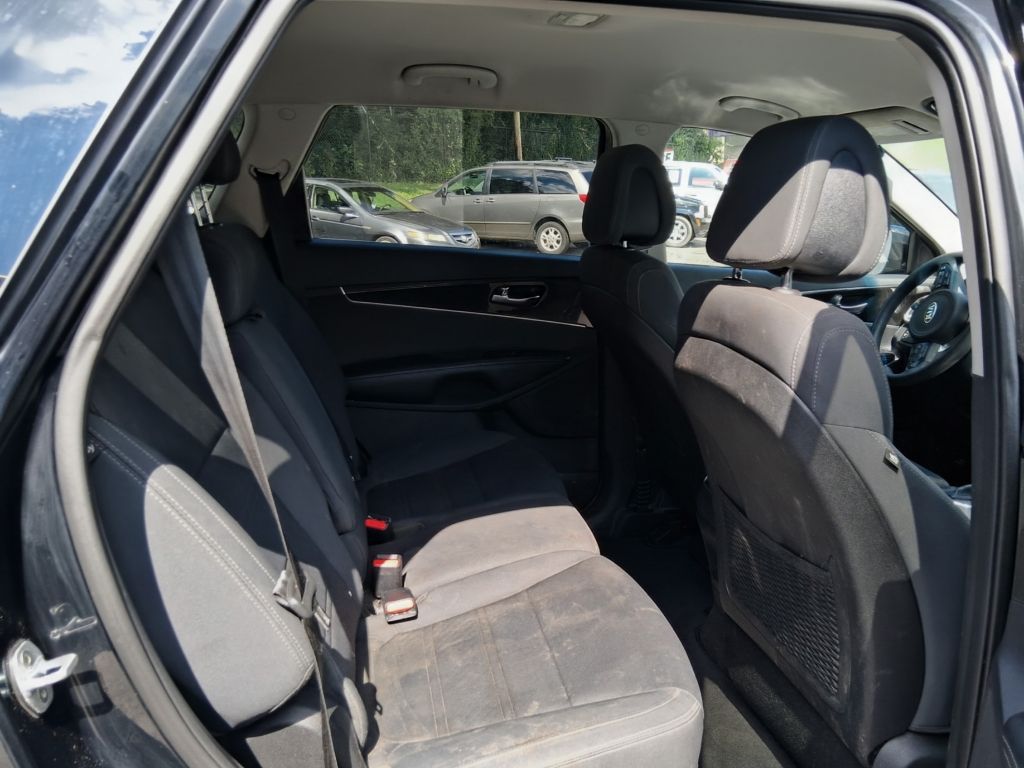 Additional photo of vehicle.
