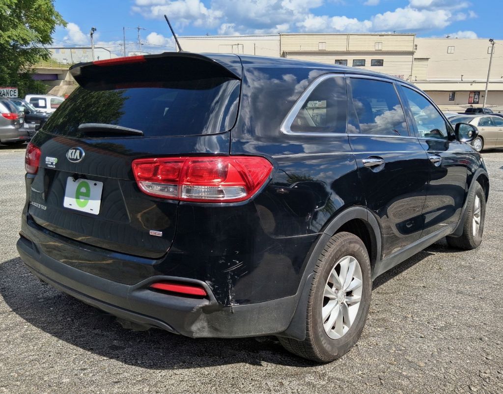 Additional photo of vehicle.