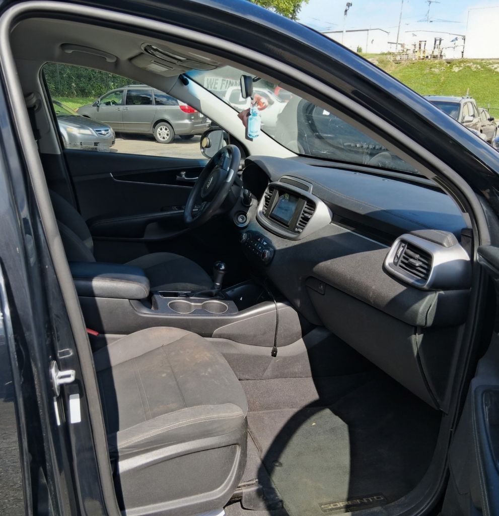 Additional photo of vehicle.
