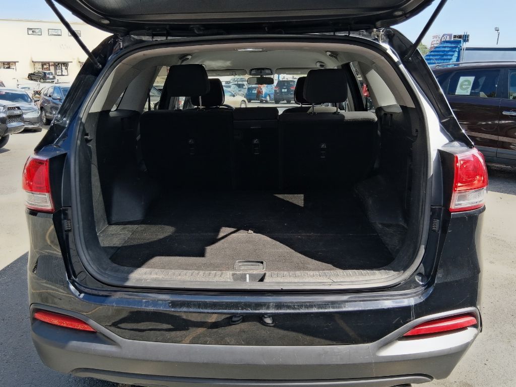 Additional photo of vehicle.