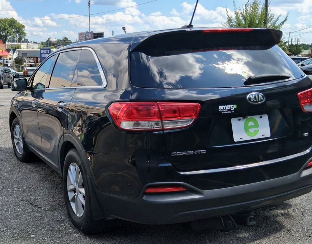Additional photo of vehicle.