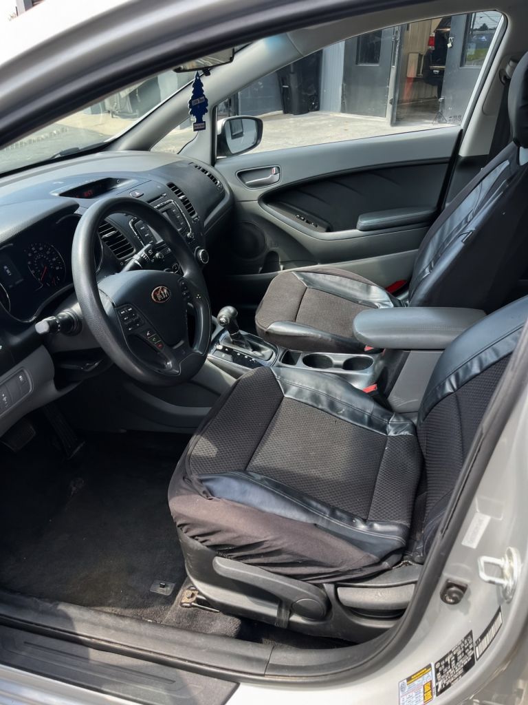 Additional photo of vehicle.