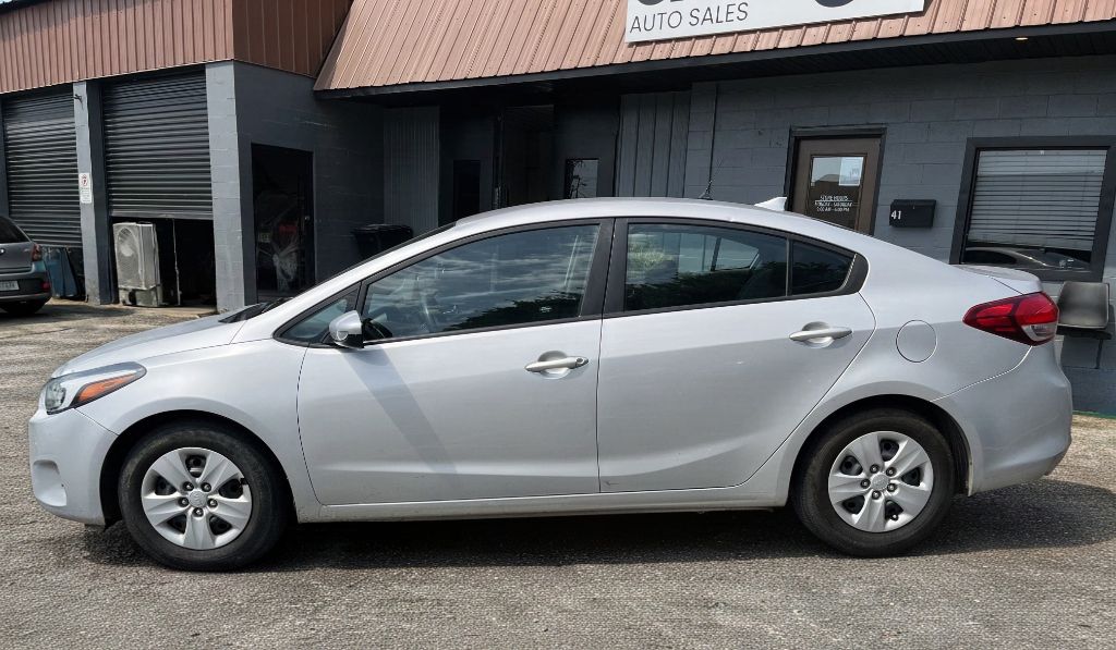 Additional photo of vehicle.
