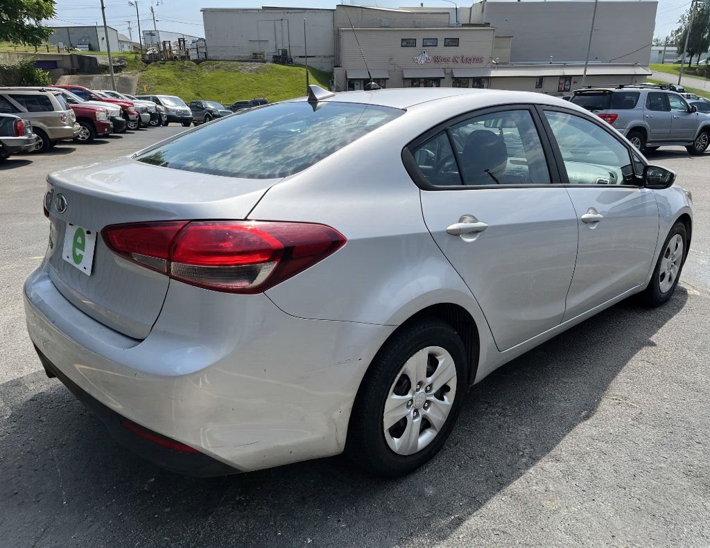Additional photo of vehicle.