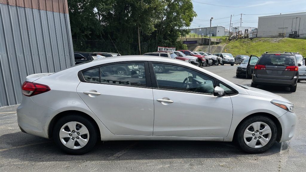 Additional photo of vehicle.