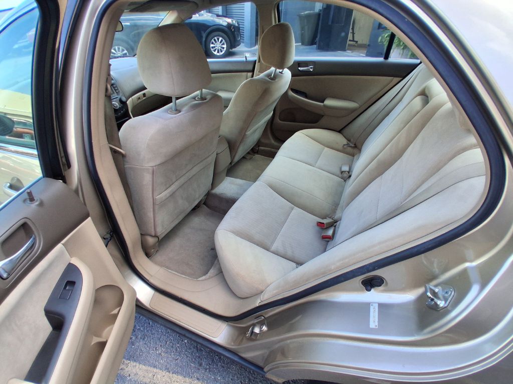 Additional photo of vehicle.