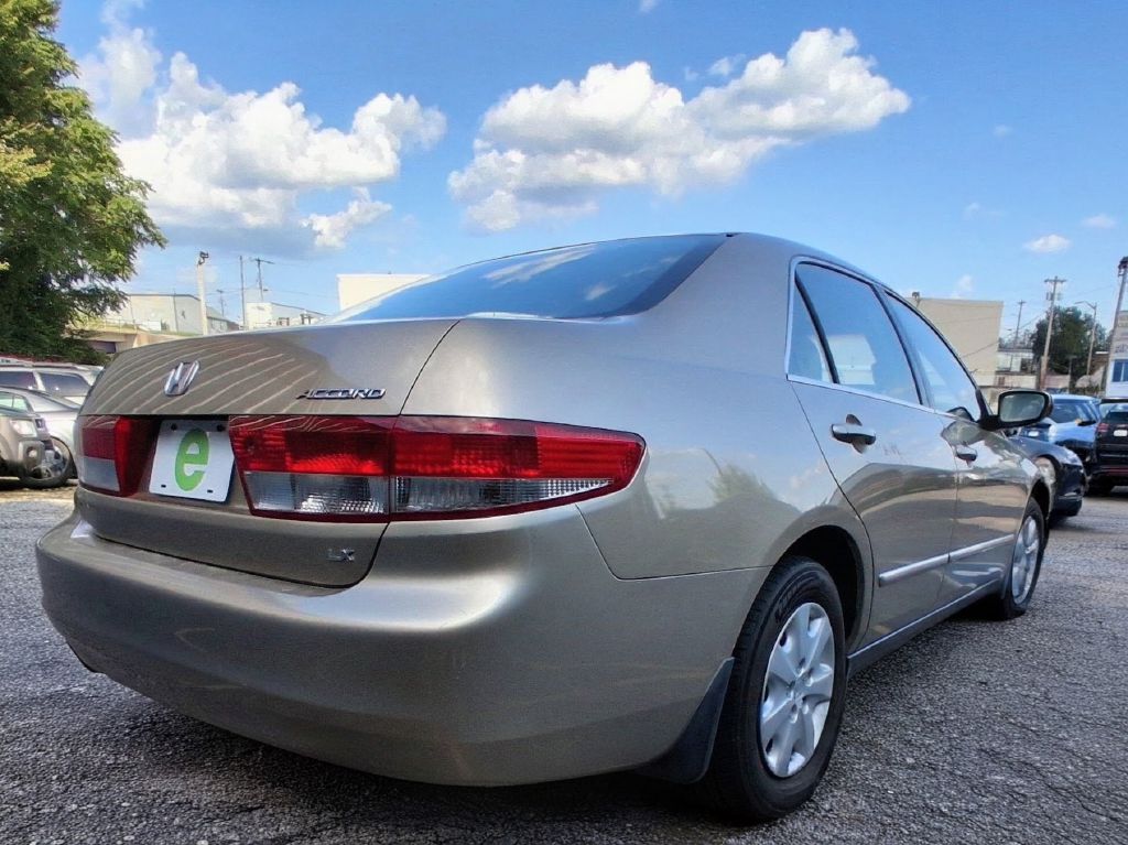 Additional photo of vehicle.
