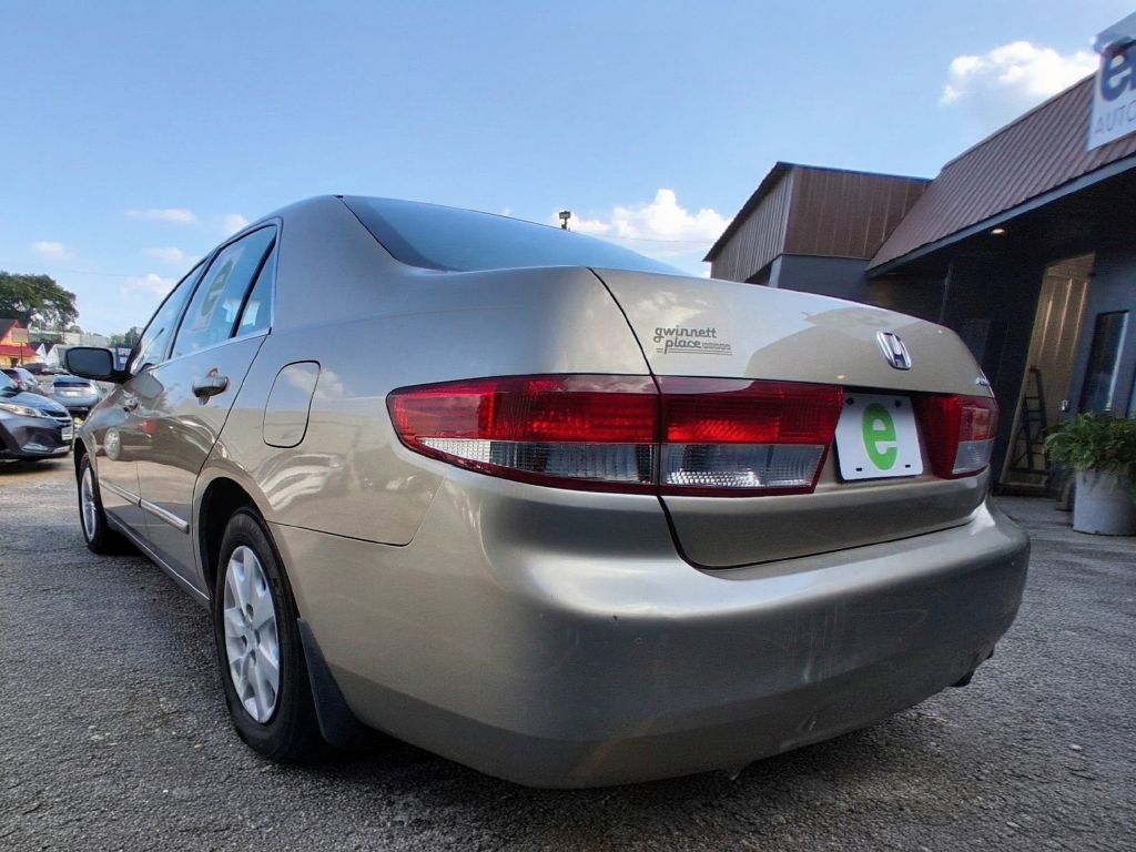 Additional photo of vehicle.