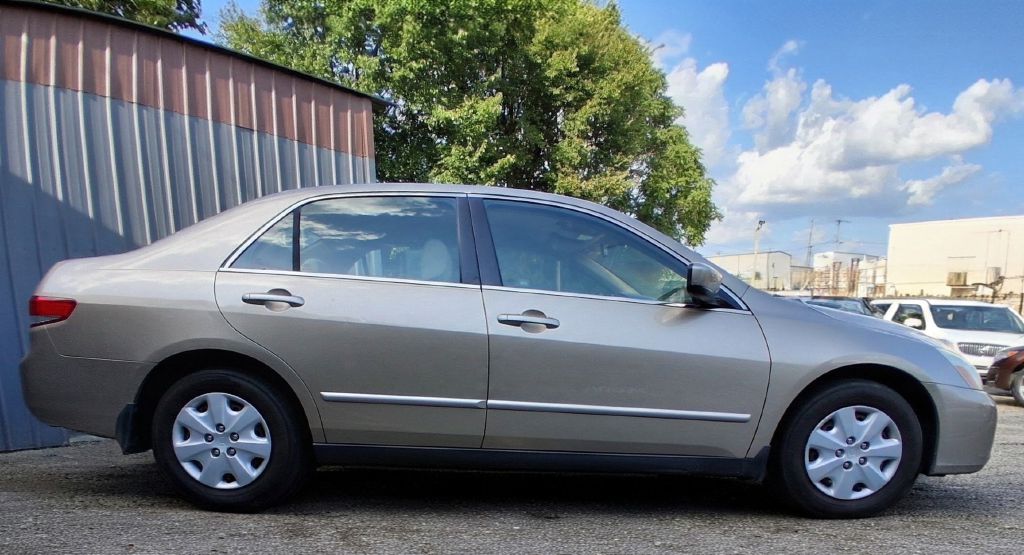 Additional photo of vehicle.
