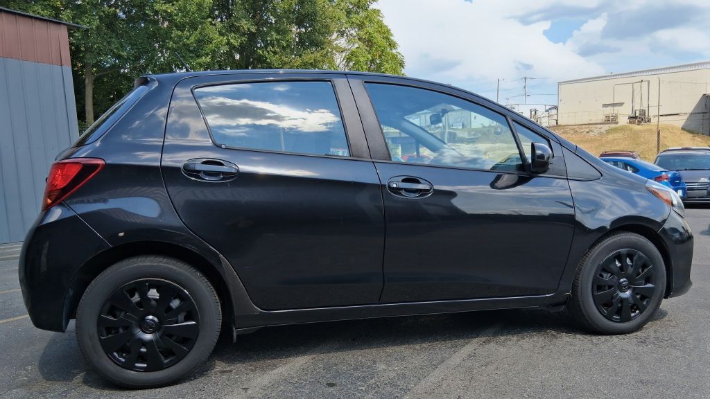 Additional photo of vehicle.