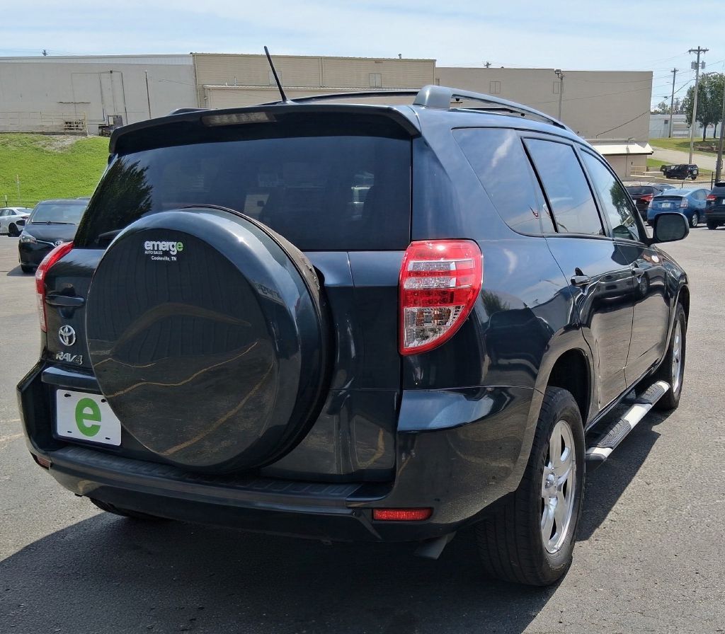 Additional photo of vehicle.