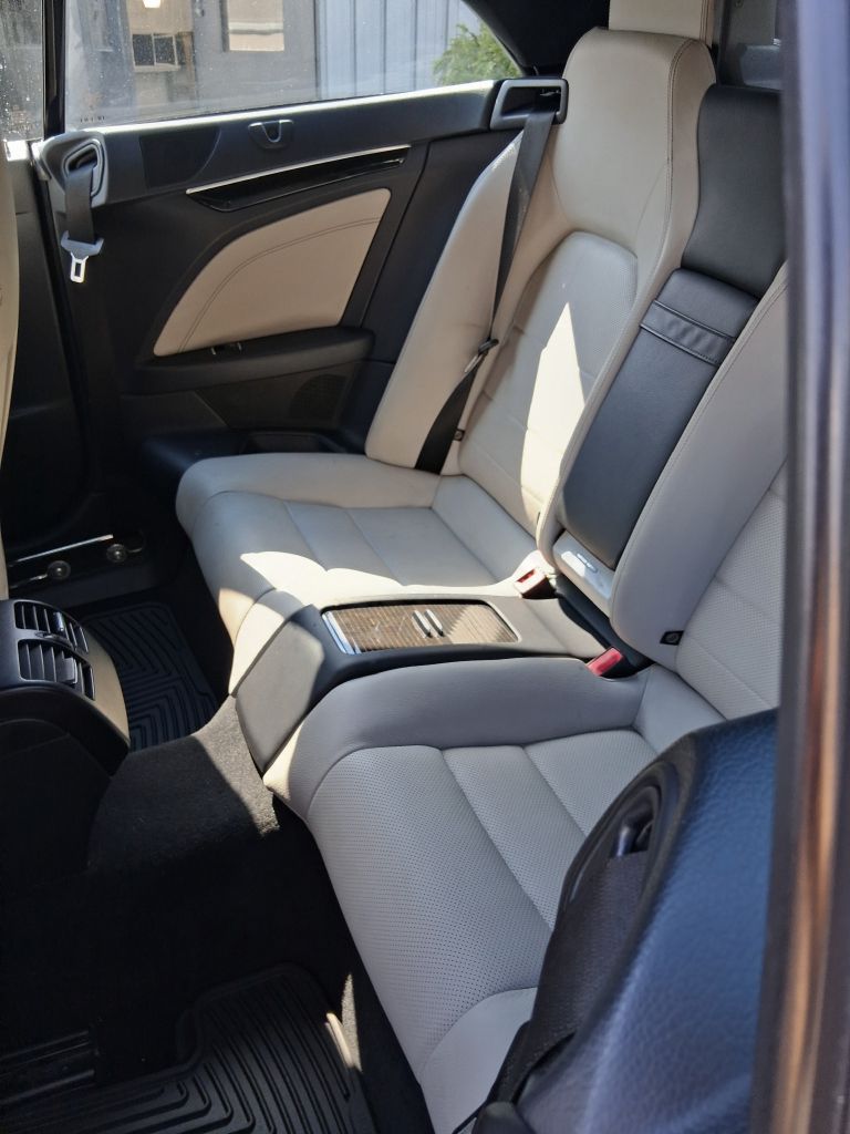 Additional photo of vehicle.