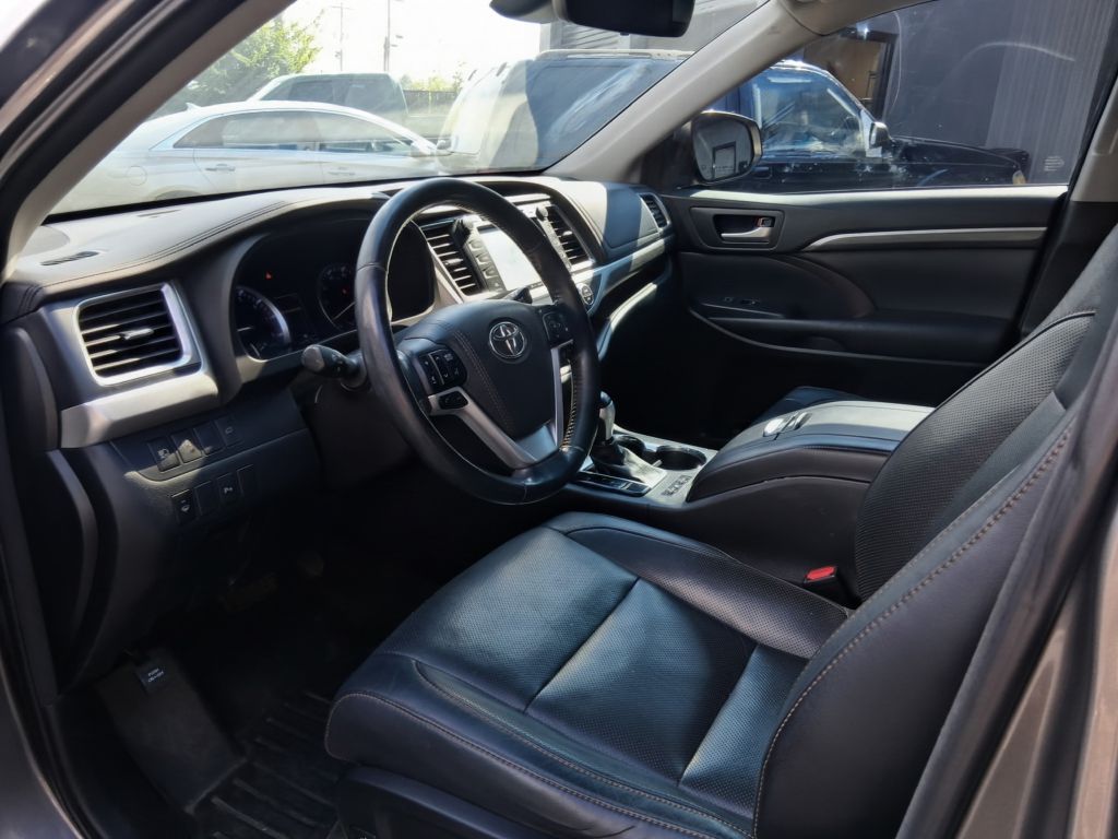 Additional photo of vehicle.