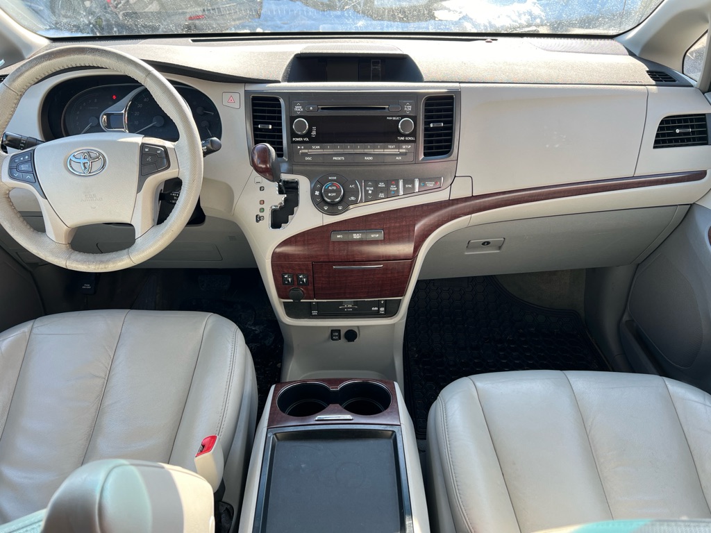 Photo 13 of this TOYOTA SIENNA