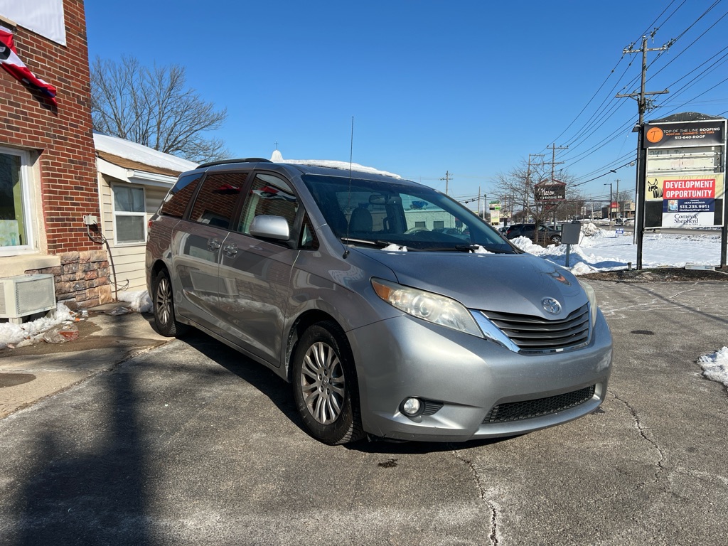 Photo 4 of this TOYOTA SIENNA