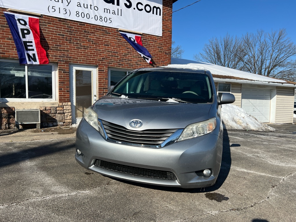 Photo 3 of this TOYOTA SIENNA
