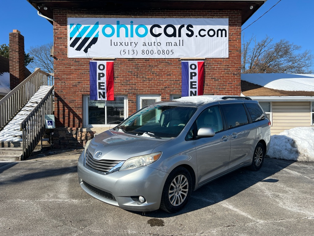 2011 TOYOTA SIENNA