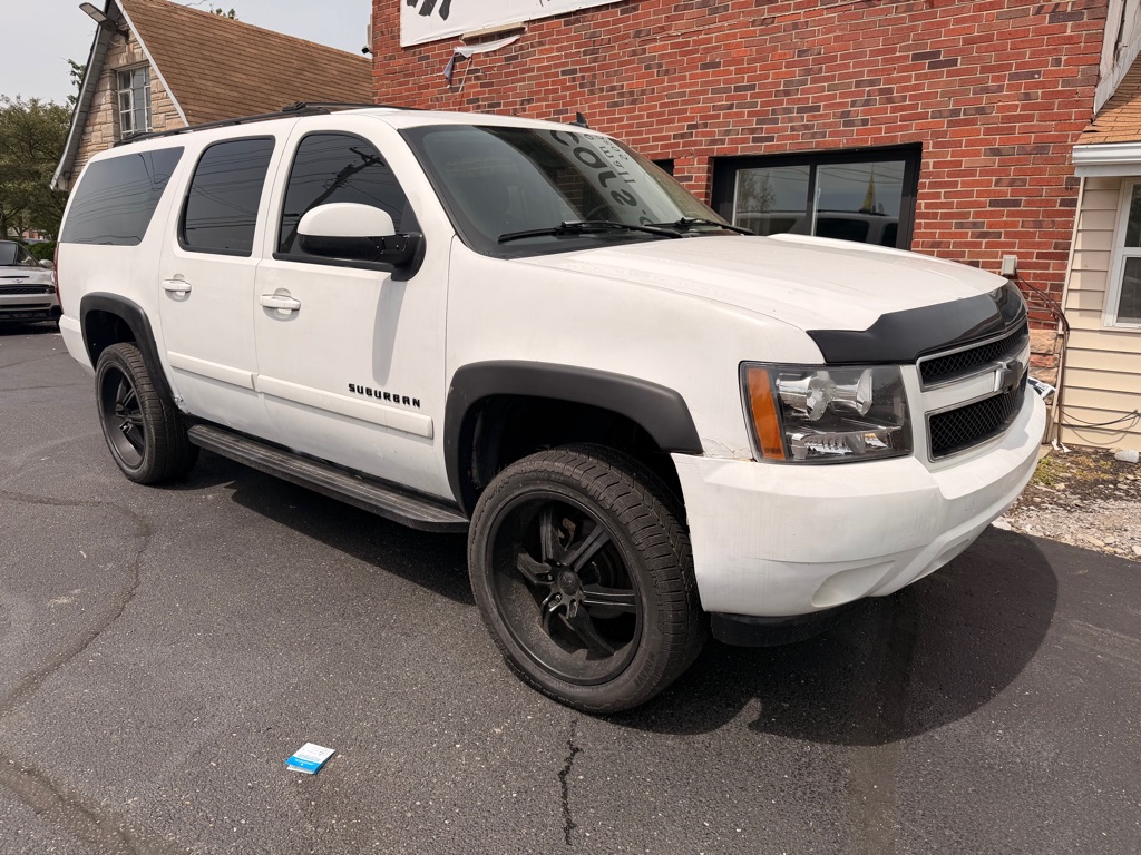 Photo 2 of this CHEVROLET SUBURBAN