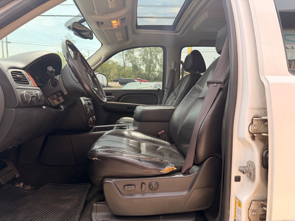 Photo 9 of this CHEVROLET SUBURBAN