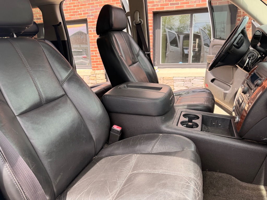 Photo 23 of this CHEVROLET SUBURBAN