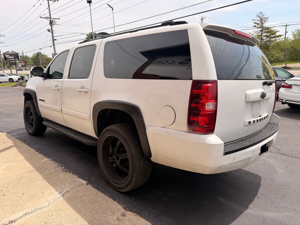 Photo 5 of this CHEVROLET SUBURBAN
