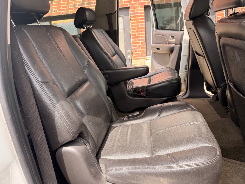 Photo 19 of this CHEVROLET SUBURBAN