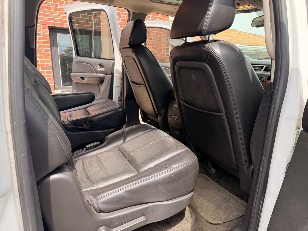Photo 18 of this CHEVROLET SUBURBAN