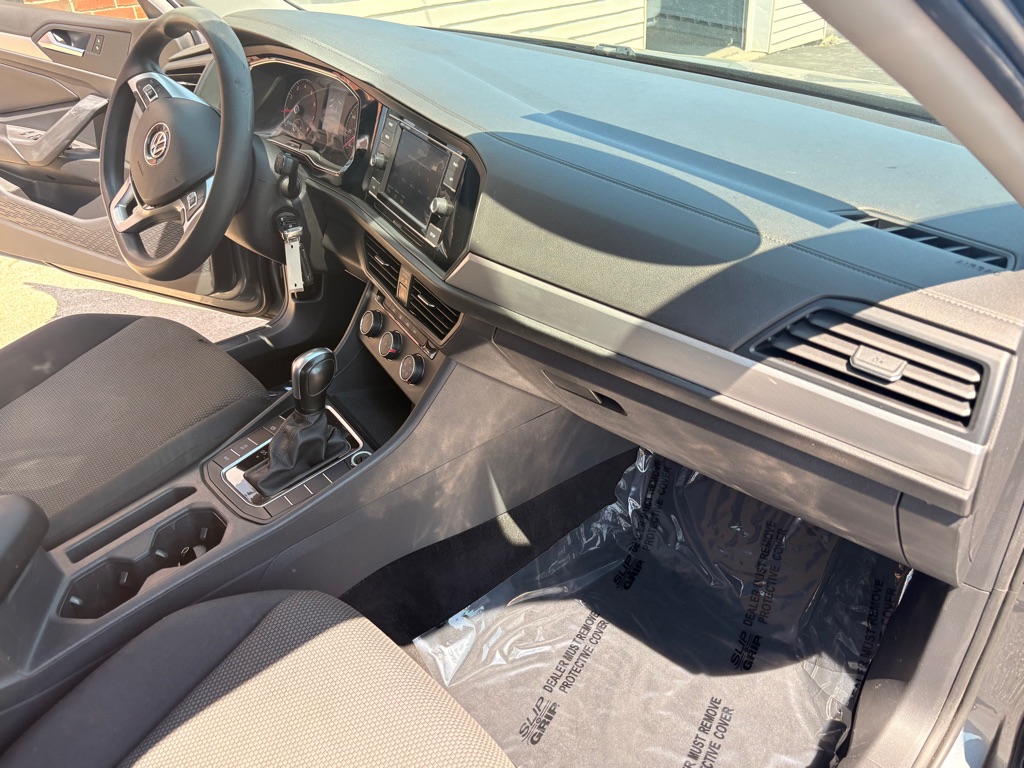Photo 16 of this VOLKSWAGEN JETTA