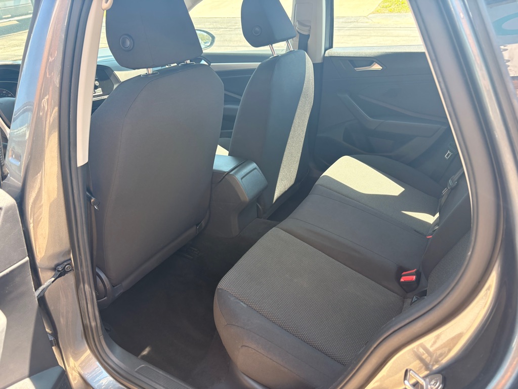 Photo 10 of this VOLKSWAGEN JETTA