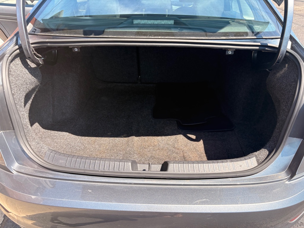 Photo 13 of this VOLKSWAGEN JETTA