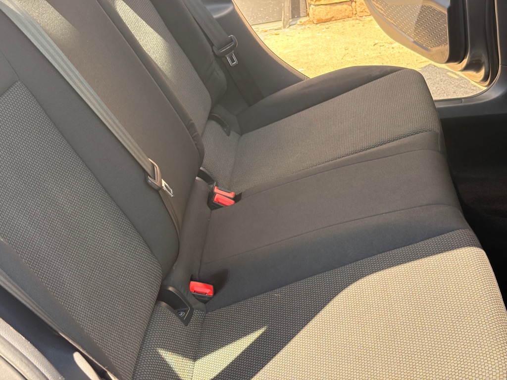 Photo 15 of this VOLKSWAGEN JETTA