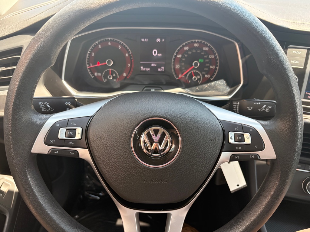 Photo 21 of this VOLKSWAGEN JETTA