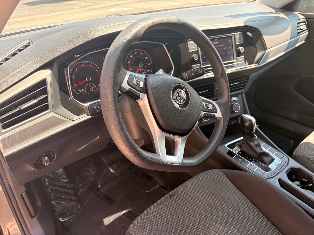 Photo 7 of this VOLKSWAGEN JETTA