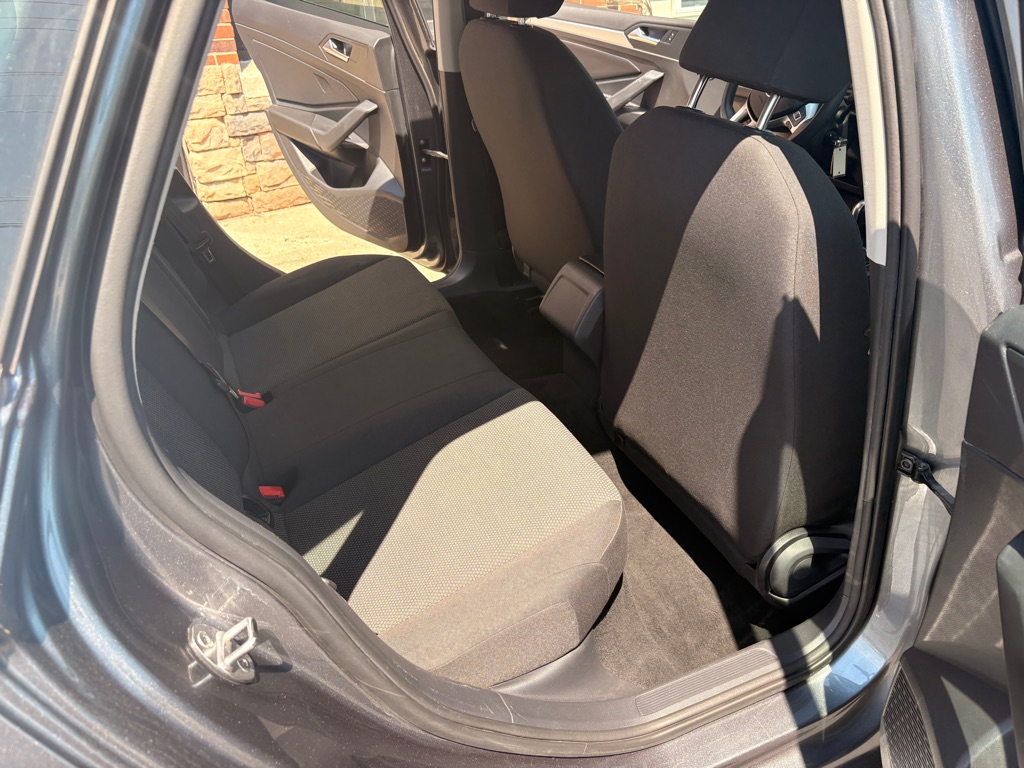 Photo 14 of this VOLKSWAGEN JETTA