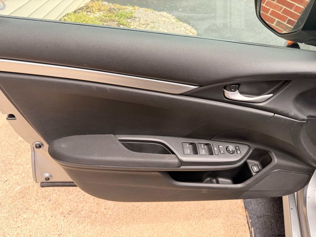 Photo 11 of this HONDA CIVIC