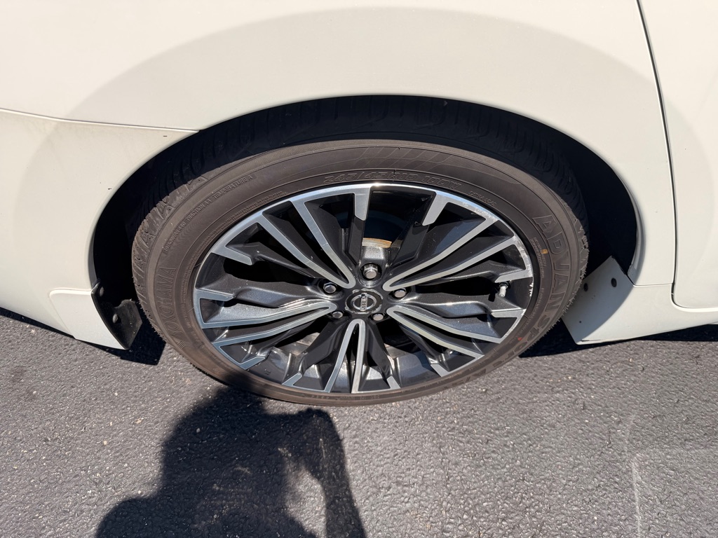 Photo 35 of this NISSAN MAXIMA
