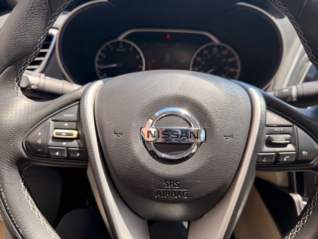 Photo 26 of this NISSAN MAXIMA