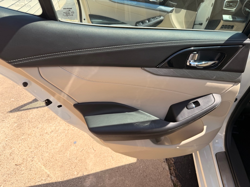 Photo 14 of this NISSAN MAXIMA