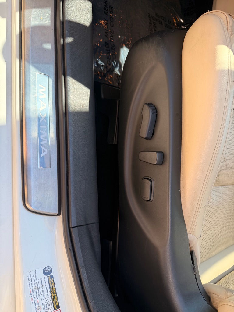 Photo 32 of this NISSAN MAXIMA