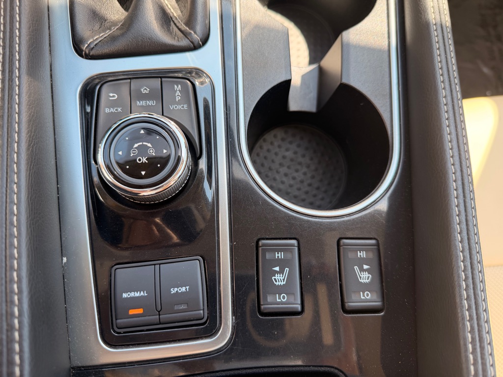 Photo 30 of this NISSAN MAXIMA