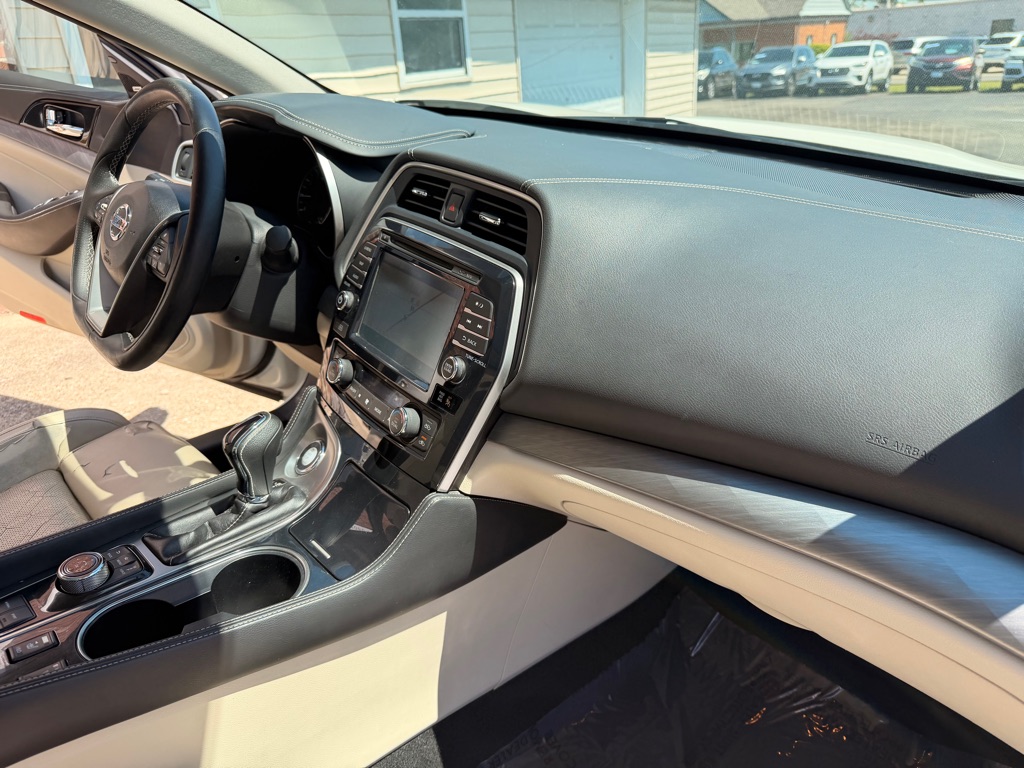 Photo 19 of this NISSAN MAXIMA
