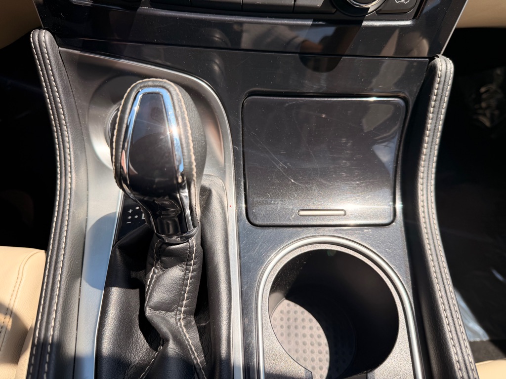 Photo 29 of this NISSAN MAXIMA