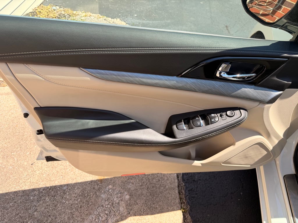 Photo 11 of this NISSAN MAXIMA