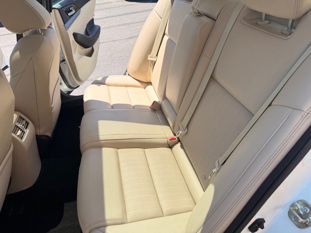 Photo 13 of this NISSAN MAXIMA