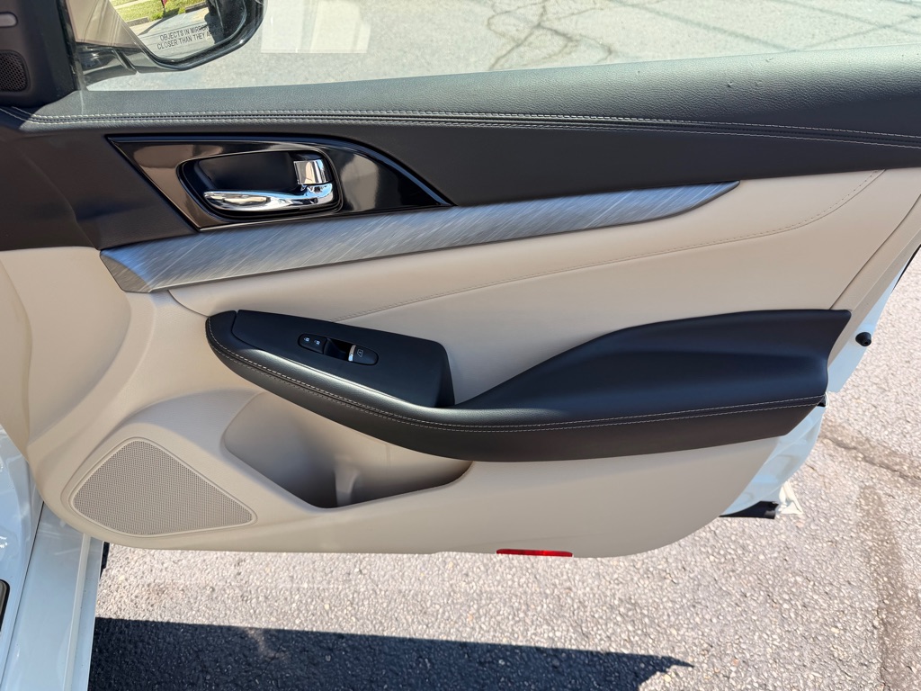 Photo 23 of this NISSAN MAXIMA