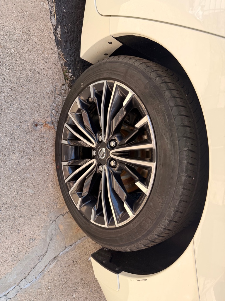 Photo 34 of this NISSAN MAXIMA