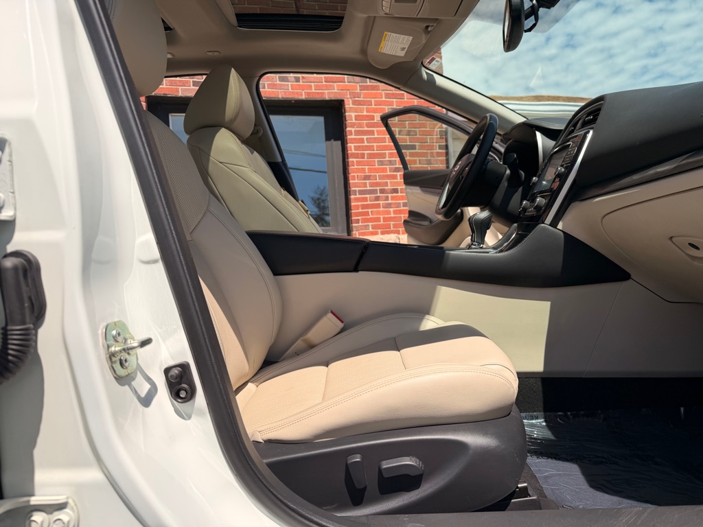 Photo 20 of this NISSAN MAXIMA