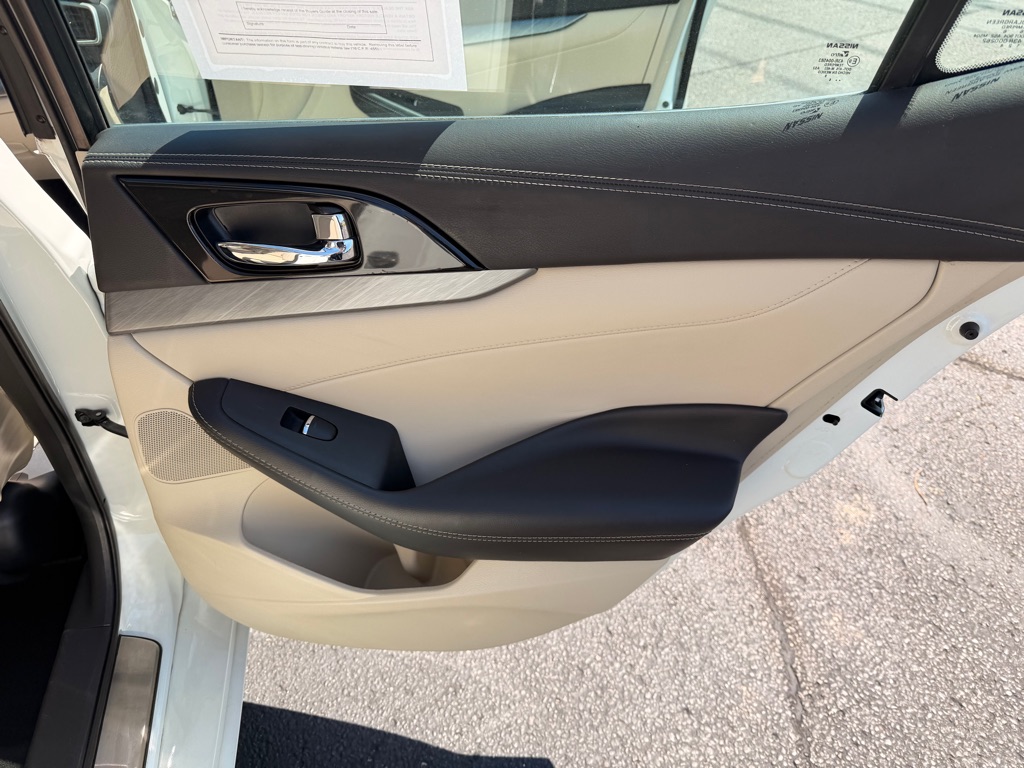 Photo 18 of this NISSAN MAXIMA